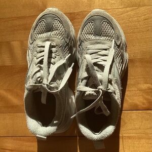 Reebok Kids Sneakers in Gray and White